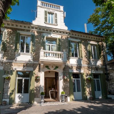 Altera Roma Hôtel (13-15 Avenue Monclar 84000 Avignon)