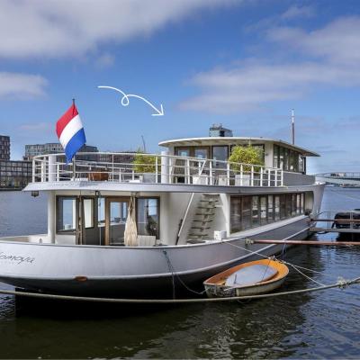 Stunning boat with a view (77 Javakade 1019 SZ Amsterdam)