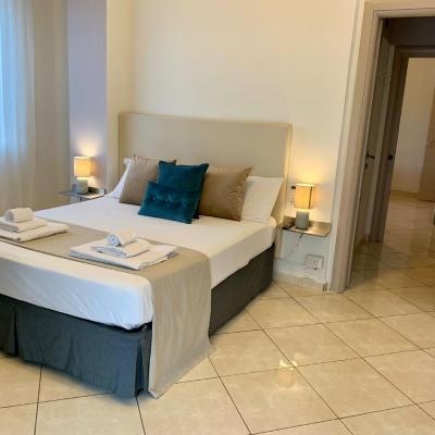 Tuanis (Via Sergio Abate 2 80129 Naples)