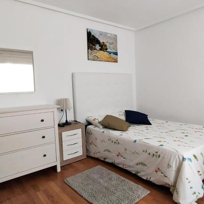 Apartamento La Paz - Habitaciones con baño no compartido en pasillo (9 Plaza Paz Apartamento 6A 33006 Oviedo)