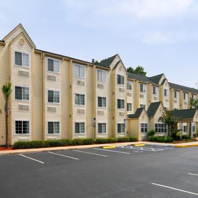 Hometown Inn & Suites Jacksonville Butler Blvd./Southpoint (4940 Mustang Road FL 32216 Jacksonville)