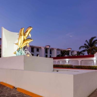 Cozumel Hotel & Resort Trademark Collection by Wyndham (Carretera Costera Sur Km 1.7 77600 Cozumel)