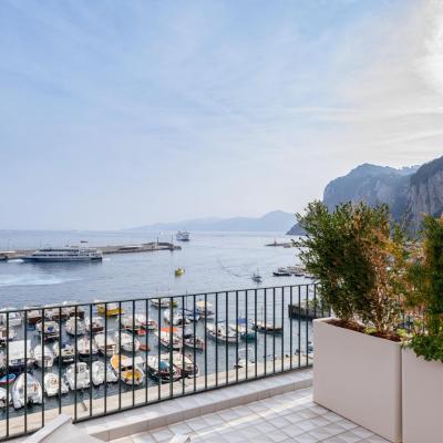 Capri Marina Suite (28 Via Cristoforo Colombo 80076 Capri)
