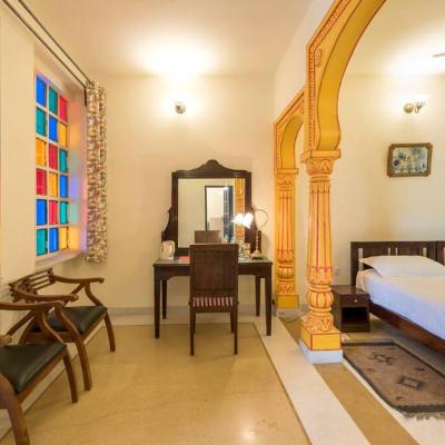 Haveli Kalwara - A Heritage Hotel (Entrance between shop no. 94-95, Indira Bazar, Jaipur 302001 302001 Jaipur)