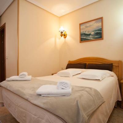 Hospedaje Los Rosales (Avenida de Logroño, 130 28042 Madrid)