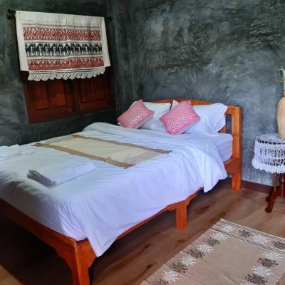 เฮือนไม้ชมนาด Huanmaichommanard (Somphot Chiang Mai 700 Pi Road 50100 Chiang Mai)