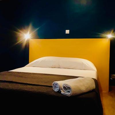 FM Hotel (28 rue Myrha 75018 Paris)