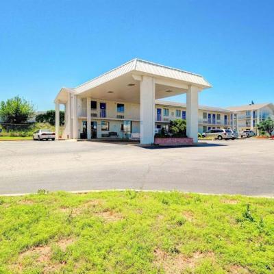 Economy Hotel Plus (12121 North I- 35 Service Road OK 73131 Oklahoma City)