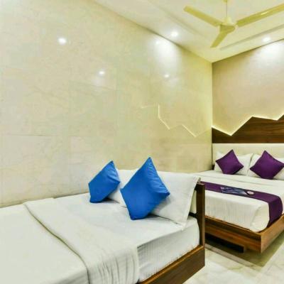 Hotel Palace Residency near Lokmanya Tilak Terminus (LGC 17 1-1, Indira Nagar, Near Maharashtra Kata  , LBS Marg, Kurla (West), Mumbai 400070 Mumbai)