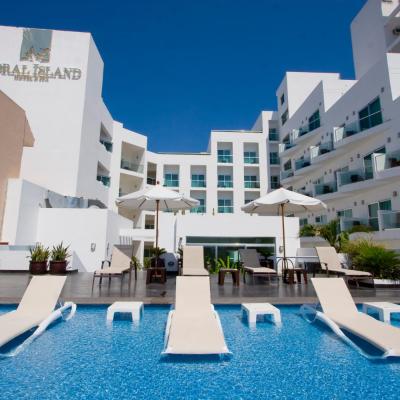 Coral Island Beach View Hotel (Avenida del Mar 1234 Zona Costera 82148 Mazatlán)