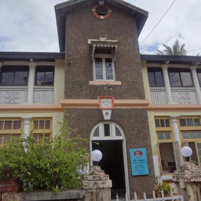 Hotel Rajmandir (433/7/1 Saraswat Colony, Somwar peth, Behind Old Zilla Parishad Building 411001 Pune)