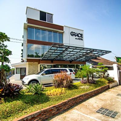 Grace Setia Hotel (Jl. Dokter Ir. H. Soekarno 158 / 47 (MERR Timur) 60117 Surabaya)