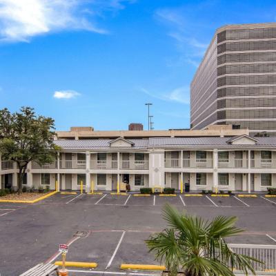 Quality Inn & Suites Dallas-Cityplace (4150 North Central Expressway TX 75204 Dallas)