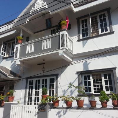 Gloria Homestay (Bastians house ,1/691,Pond village,Najaliparambu,Fort cochin 682001 Cochin)