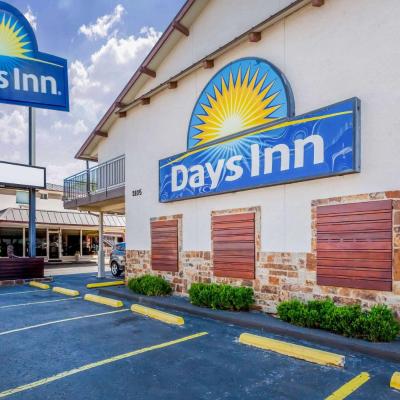 Days Inn by Wyndham Austin/University/Downtown (3105 North Interstate 35 TX 78722 Austin)