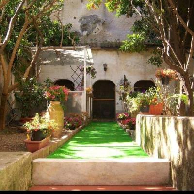 Villa Sofia e Sveva (61 Via San Severo a Capodimonte 80136 Naples)