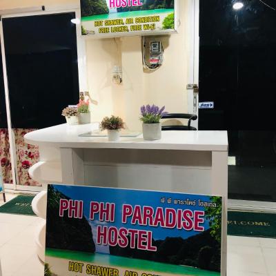 Phi Phi Paradise Hostel (139/26 เกาะพีพี ตำบลอ่านาง หมู่ที่ 7 81210 Koh Phi Phi Don)