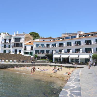 Hotel Playa Sol (Carrer de Pianc, 3 17488 Cadaqués)