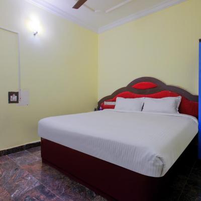 The Dolphin Park Hotel, Virugambakkam (NO.4/18, Vembuli Amman koil Street, 600092 Chennai)