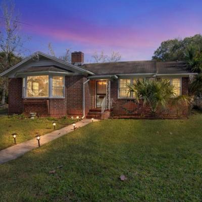 Comfy pet friendly home in Jacksonville mins to downtown's (2039 East Durkee Drive FL 32209 Jacksonville)