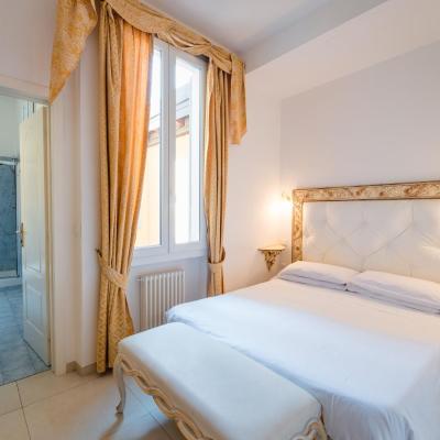 Residenza Due Torri check in presso HOTEL CENTRALE Vicolo Cattani 7 (Via degli Usberti 6 40121 Bologne)