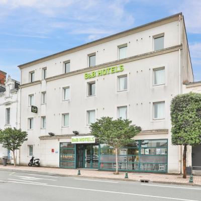 B&B HOTEL Les Sables-d'Olonne Centre Gare (44 avenue Georges Pompidou (anciennement 44, avenue du Général De Gaulle) 85100 Les Sables dʼOlonne)