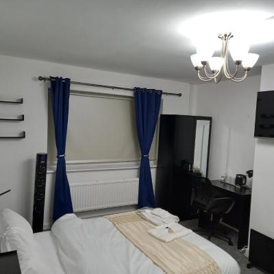 Cozzy Accommodation (2 Garswood Road M14 7LL Manchester)