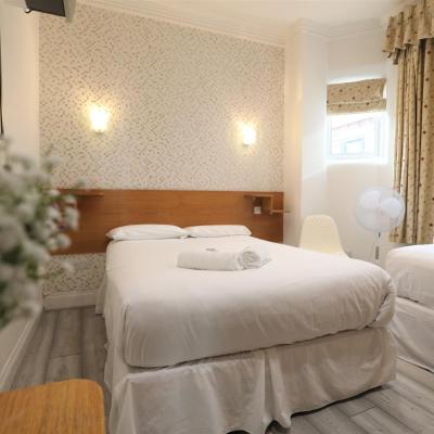 Anchor Guest House (10 West Heath Drive, Golders Green NW11 7QH Londres)