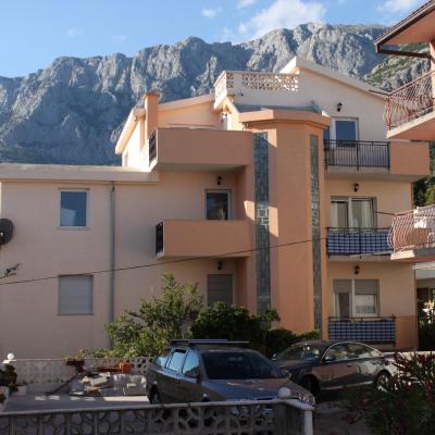 Apartments and rooms with parking space Makarska - 6834 ( 21300 Makarska)