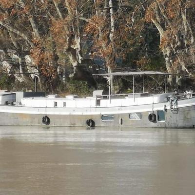 Boathouse on the river Rhône (Chemin des Canotiers 84000 Avignon)