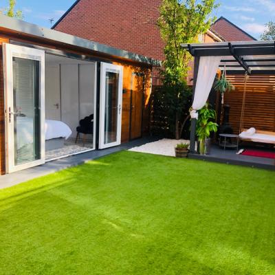 MeeZee Pearl Double Bed Lodge With Free Parking (44 Lord Street M7 1UB Manchester)