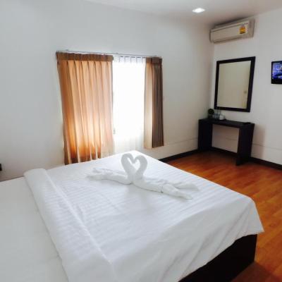 Basic Line Hotel @ Loikroh (14/2 Loikroh Rd. Soi 1, T. Changklan, A. Muang 50000 Chiang Mai)