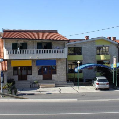 Apartments and rooms with parking space Makarska - 9128 ( 21300 Makarska)