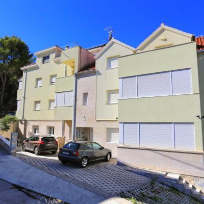 Apartments and rooms with parking space Split - 11623 ( 21000 Split)