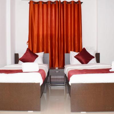 Hotel Sayee luxury Inn (Sayee luxury Inn, malvadi road, Opposite Suzlon company, Hadapsar 411028 Pune)