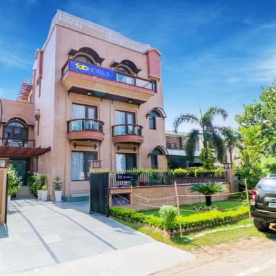FabHotel RR Residency (7b Jacaranda Marg 122022 Gurgaon)