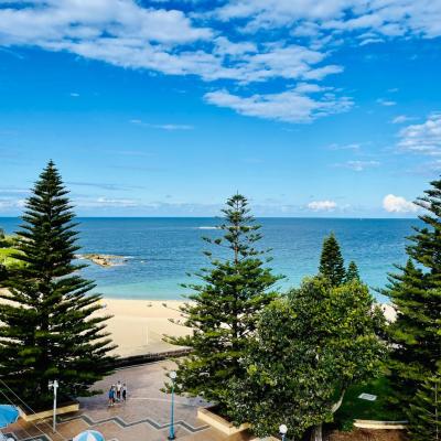 Coogee Sands Hotel & Apartments (161 Dolphin Street, Coogee 2034 Sydney)