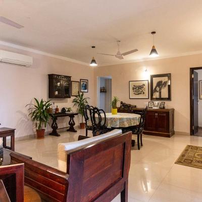 Neelam Bed & Breakfast (61-B  Park Street 6e Neelam Apartment 700016 Kolkata)