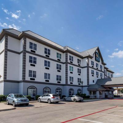 Quality Inn & Suites I-35 E-Walnut Hill (10835 Composite Drive TX 75220 Dallas)