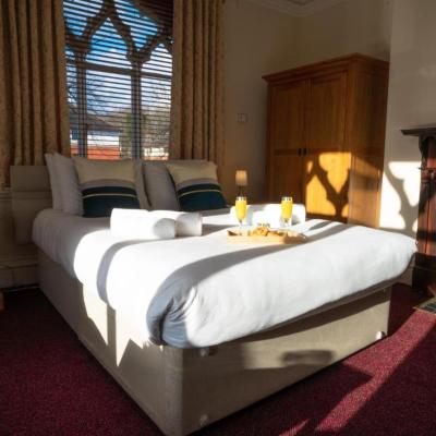 Milverton Hotel (17 Anson Road, Victoria park M14 5BZ Manchester)
