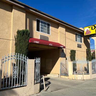 Deluxe Inn LA (4721 Vermont Avenue CA 90037 Los Angeles)