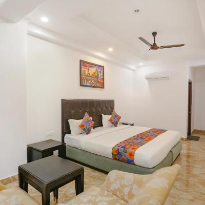 FabExpress Taj Residency (B 48 major bhola ram enclev Pochanpur village  dwarka sector 23 110077 New Delhi)