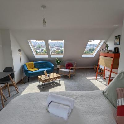 *Large Unique Retro Private Attic & Bathroom* (38 Dale Crescent BN1 8NU Brighton et Hove)
