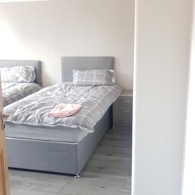 Double Bedroom In Withington, M20. 2 Beds, RM 3 (22 Brayside Road M20 6ES Manchester)