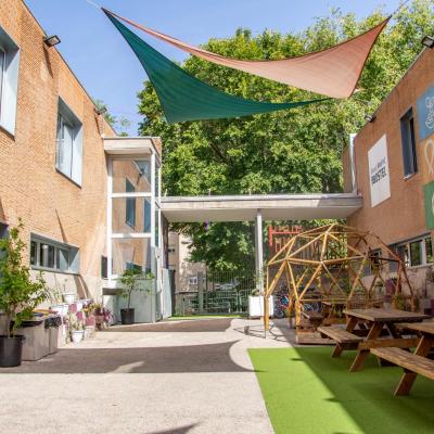 Scout Madrid Hostel (Entre Arroyos 19bis 28030 Madrid)