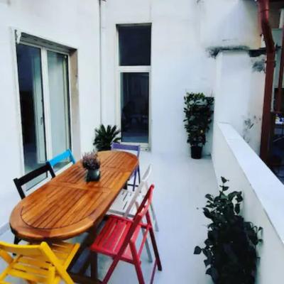 Makefemmina (30 Vico Salata All'Olivella 80135 Naples)