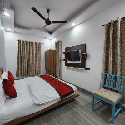 HOTEL ROYAL AFGHAN (3663 Netaji Subhash Marg Near Sabji Mandi 110002 New Delhi)