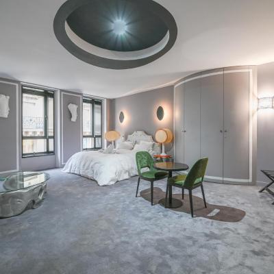 The place to be in Saint Germain des Près - Montana 2 (28 Rue Saint-Benoît 75006 Paris)