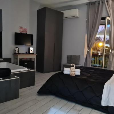 ESPOSITO PLAZA- ROOMS & SUITE (Piazza delle Medaglie D'Oro 51, 1 piano, interno 2 80128 Naples)