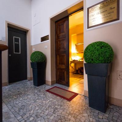 B&B Old Florence Inn (Largo Fratelli Alinari 11 50123 Florence)